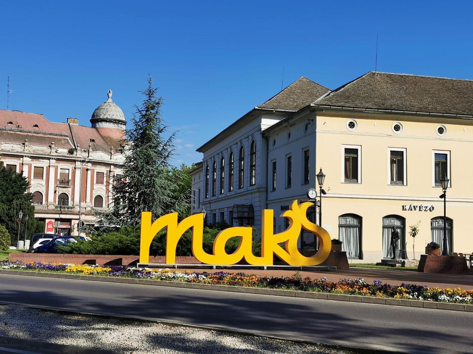 Marusius Apartmanhaz Makó Exteriör bild